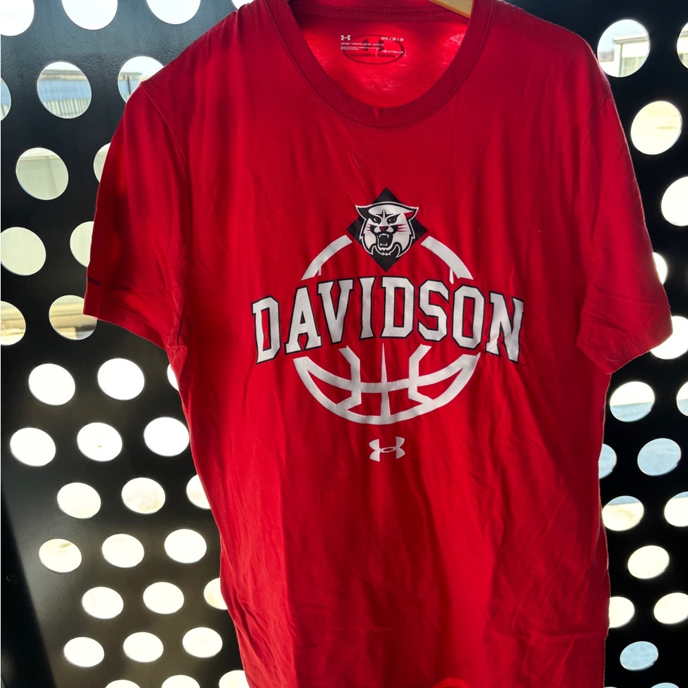 Davidson Basketball Tee Red • Medium